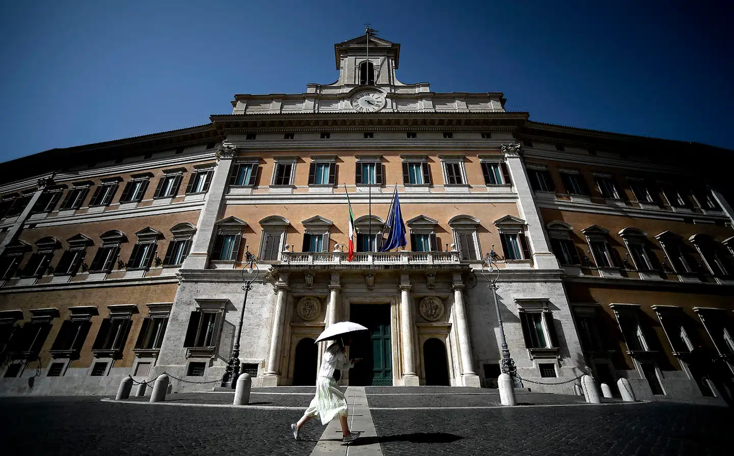 Montecitorio-paladset i det centrale Rom huser det italienske deputeretkammer og dermed Europas mest talrige og bedst betalte folkevalgte. Det skal en forfatningsændring nu sætte en stopper for.