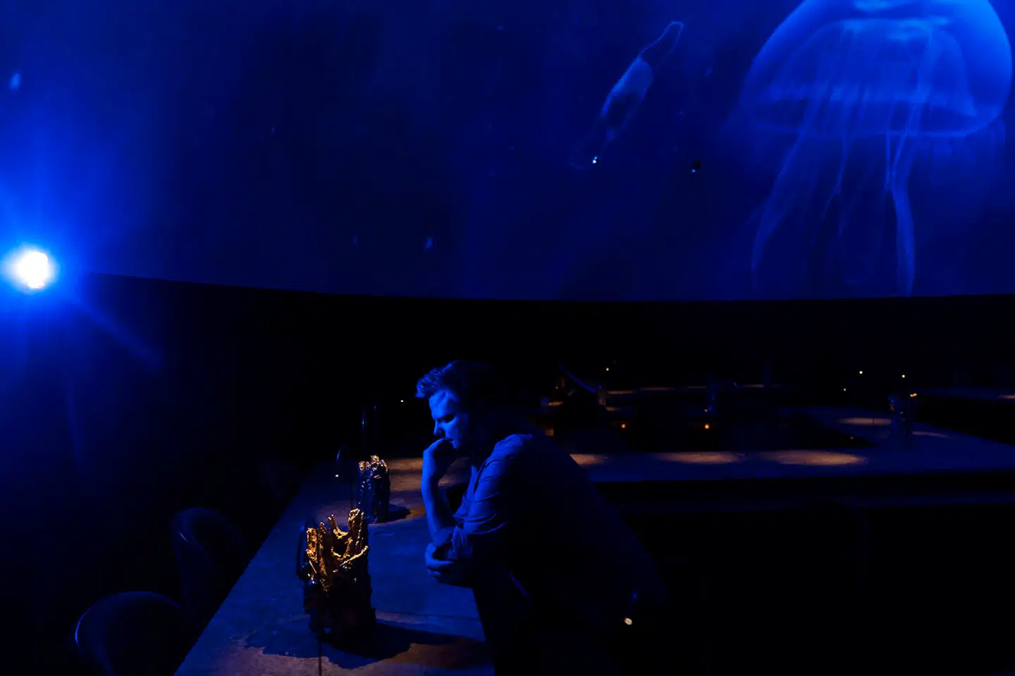 Rasmus Munk, medejer og køkkenchef på Alchemist, brugte coronanedlunkningen på at kickstarte Junk Food – et projekt, som sikrer byens hjemløse et varmt måltid mad.