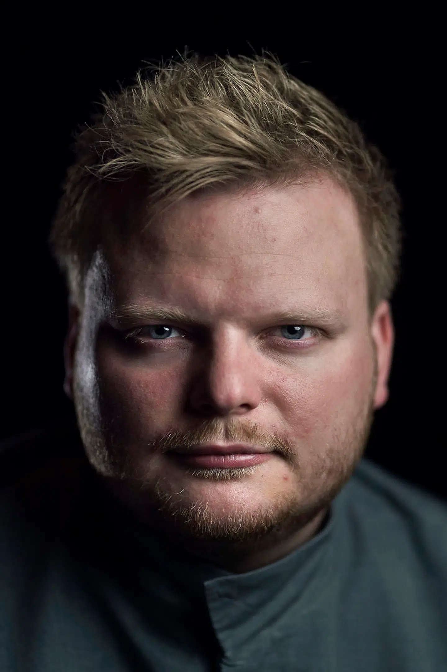 Da Rasmus Munk var kok på North Road i London, lavede han også humanitært arbejde. Han sørgede blandt andet for en god juleaften med gaver og dejlig mad for hårdt ramte familier med børn.