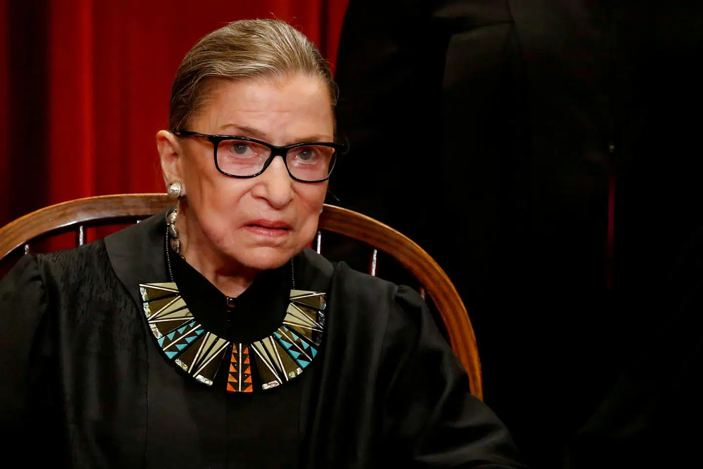 Højesteretsdommer Ruth Bader Ginsburg er død, 87 år gammel. Med kun halvanden måned til præsidentvalget har det omgående sat gang i et politisk rivegilde.
