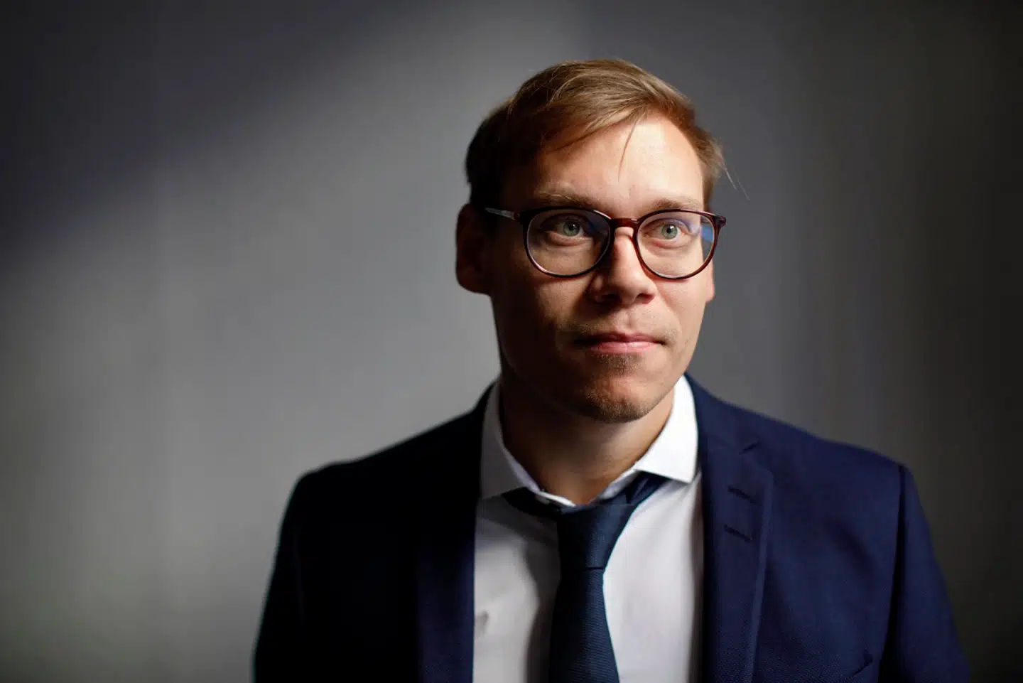 Hvis landets 135.000 beskæftigede i kultursektoren, svarende til knap fem procent af den samlede arbejdsstyrke (Danmarks Statistik), vil udvise samfundssind, skal de derfor lægge kunsten til side og tage i storcentret og svinge dankortet.