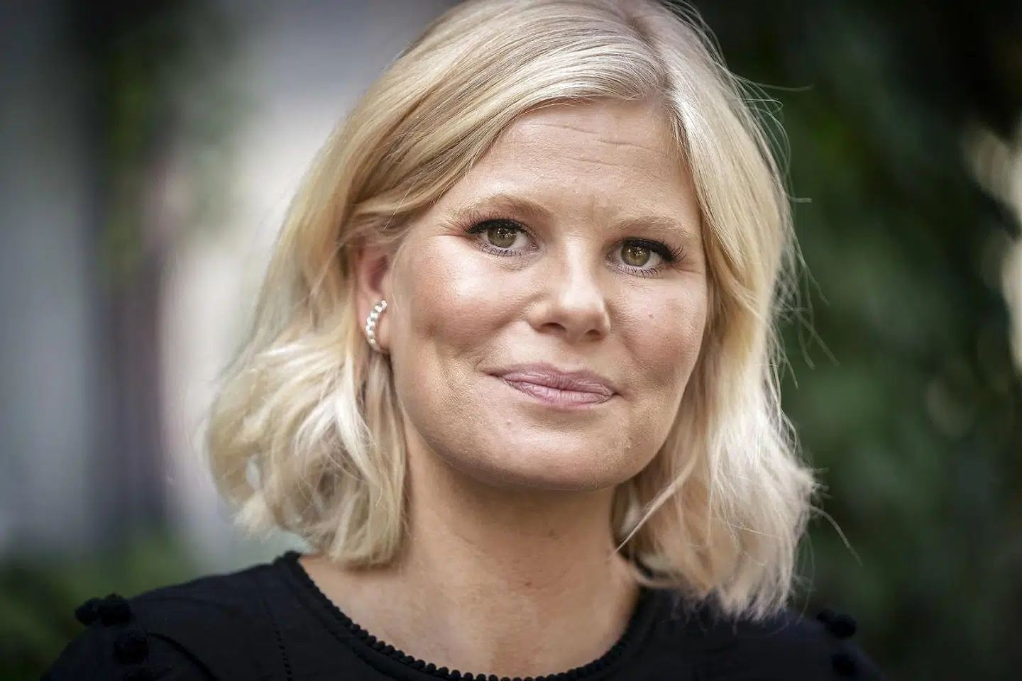 »Tilbage i lille Danmark i 2008 vidste Sofie Linde formentlig godt, at det, hun havde oplevet, var helt forkert, men hun var i tvivl, om det faktisk bare var normen. På samme måde er der måske en masse kvinder i mediebranchen, der indtil sidste uge tænkte, at det er meget forkert, at seksuelle krænkelser er en del af arbejdslivet, men ikke gør noget ved det,« skriver Asmus Leth Olsen.