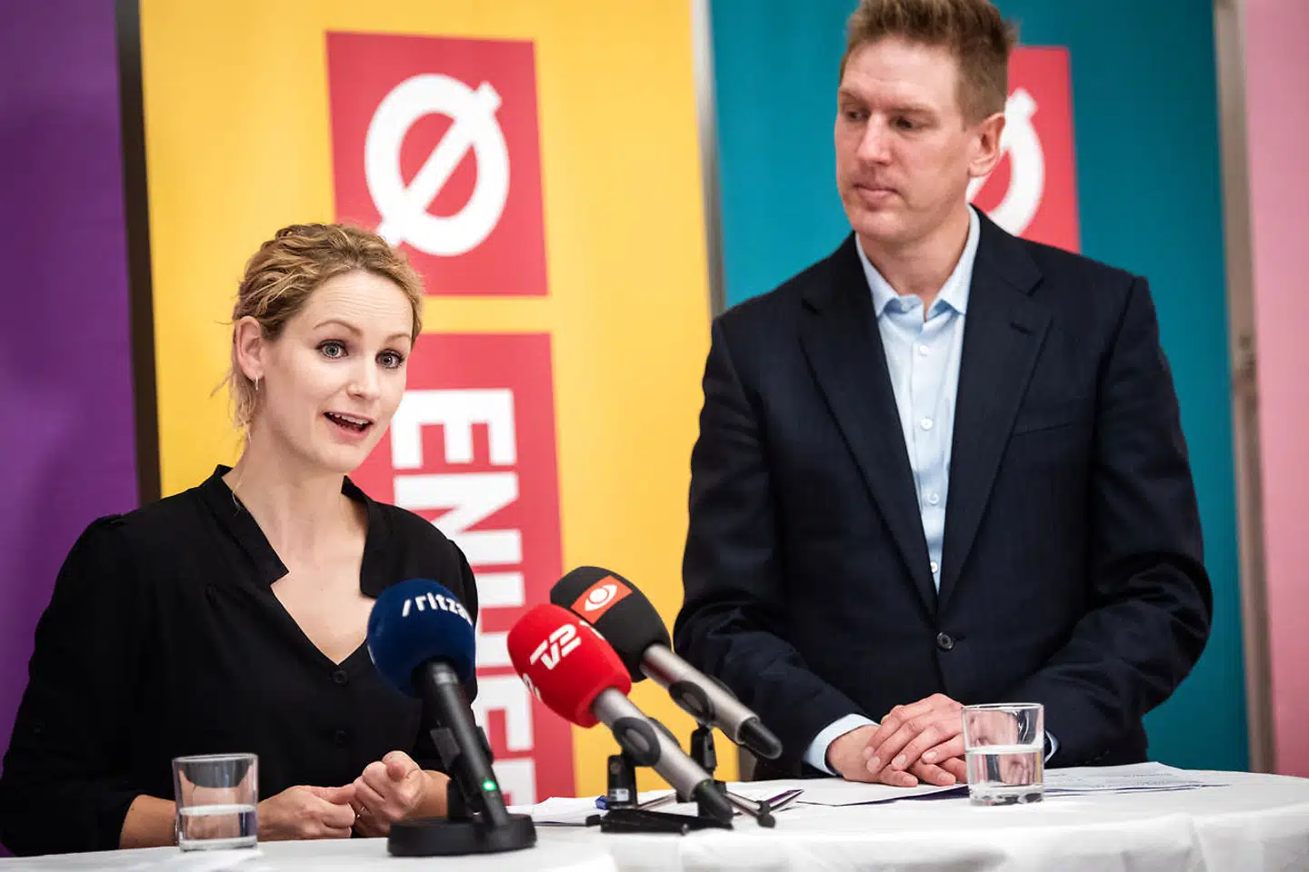 »De regneark, som man sidder og lader, som om er virkeligheden, er meget langt fra virkeligheden,« siger Enhedslistens finansordfører, Rune Lund, om afvisningen af Finansministeriets beregninger. Her ses han sammen med Enhedslistens politiske ordfører, Pernille Skipper, ved præsentationen af partiets udspil om finansloven sidste år.