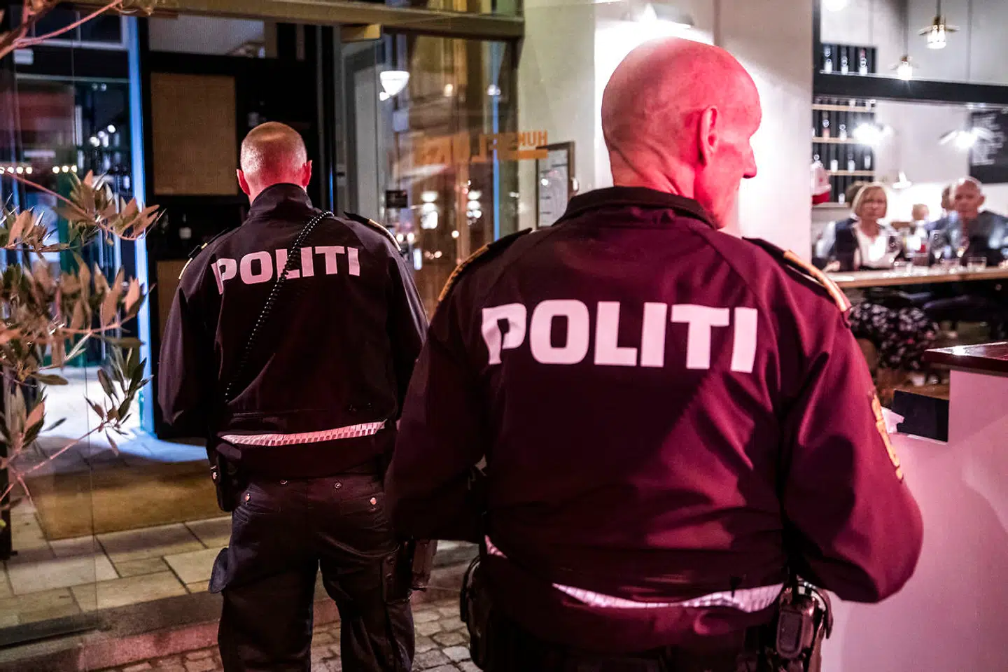 ARKIVFOTO: Betjente fra Københavns Politi patruljerer i Indre København, lørdag den 12. september 2020.