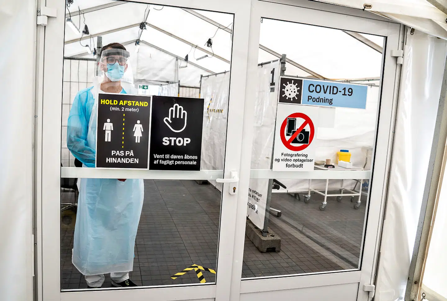 En central del af Sundheds- og Ældreministeriets teststrategi bygger på, at der hurtigt og effektivt kan iværksættes selvisolation for at forebygge smittespredning.