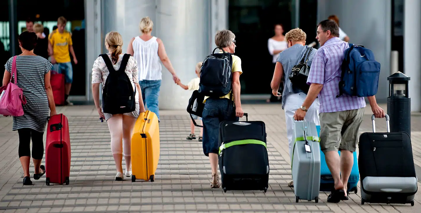 Fra torsdag vil det kun være rejsende, der kan fremvise en gyldig billet, der vil kunne blive testet for coronavirus i Billund Lufthavn.