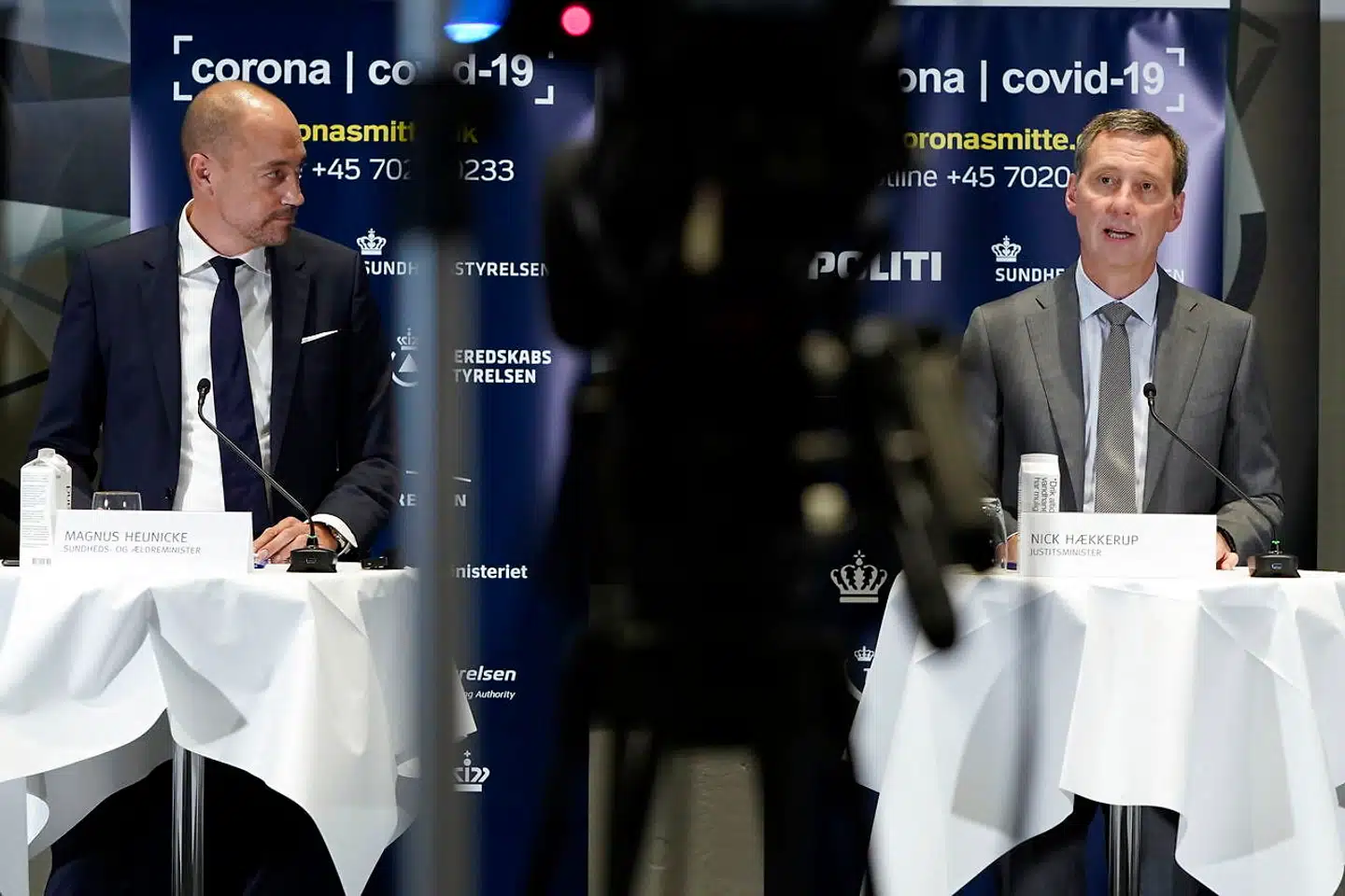 Sundheds- og Ældreministeriet holder pressemøde i Eigtveds Pakhus.