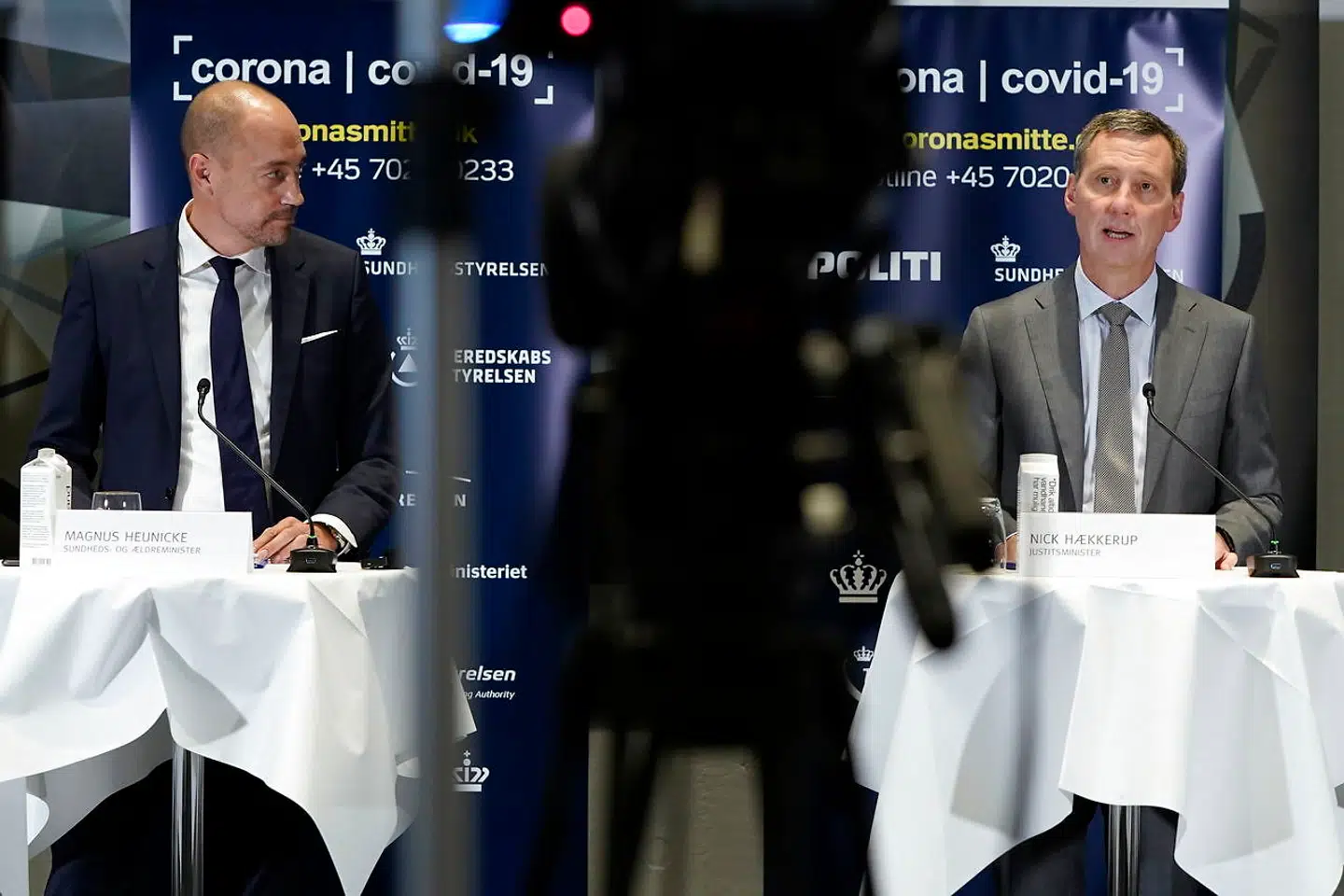 Sundheds- og Ældreministeriet holder pressemøde i Eigtveds Pakhus.