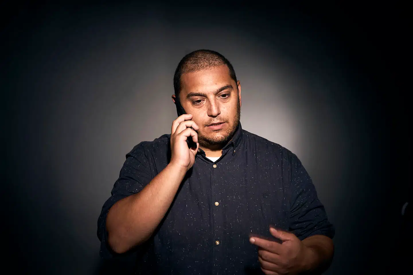 Ali Aminali er vært på Berlingkses nye podcast Alis integrationsland.