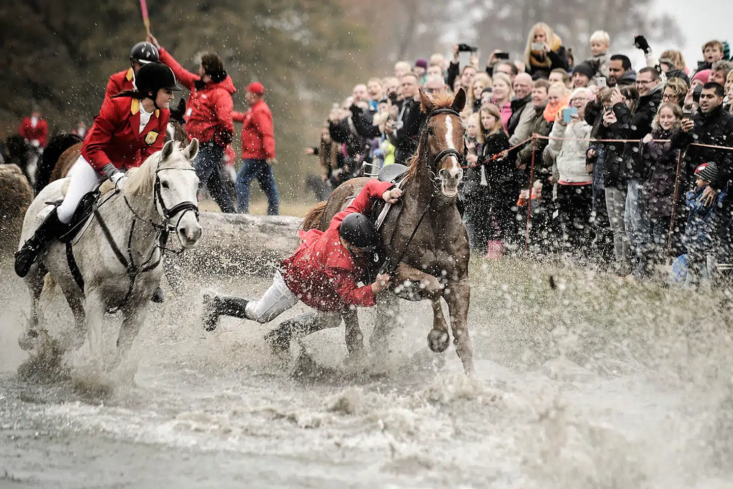 Jagtledelsen i Sportsrideklubben vurderer, at det vil være uansvarligt at gennemføre Hubertusjagten i Dyrehaven i år, og derfor er begivenheden aflyst.
