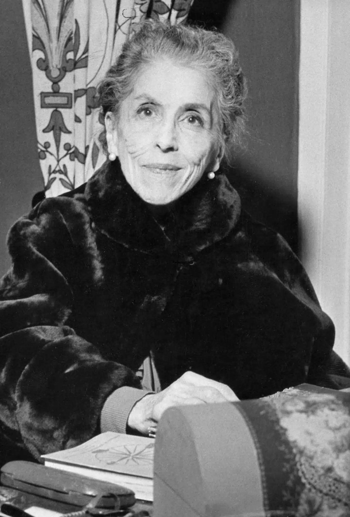 Karen Blixen fortalte sommetider om sine vilde jagter i Afrika - men var i virkeligheden ikke ret interesseret i den slags. Foto: Historisk