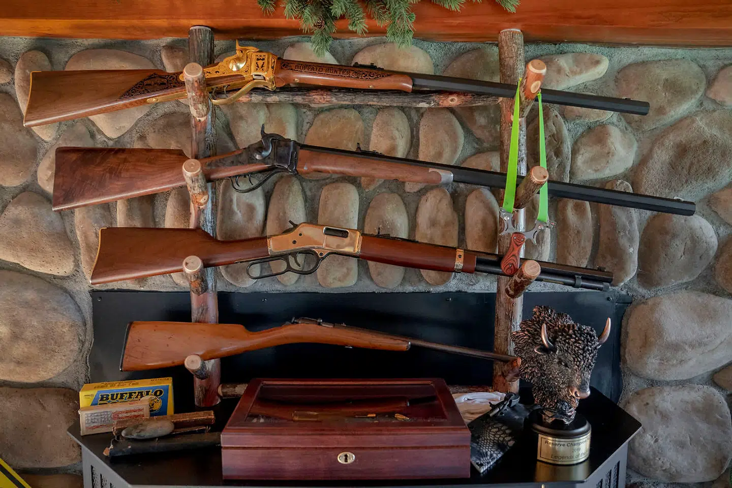 Carl Brasseur har altid været jæger, og han har over et halvt hundrede våben.