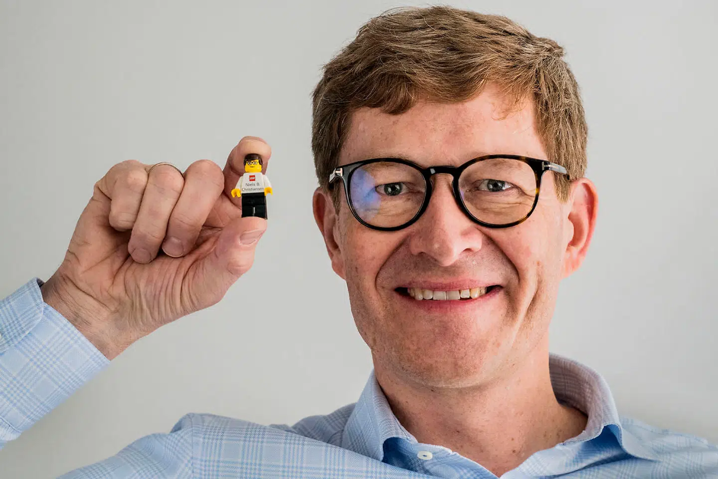 Legos topchef, Niels Bjørn Christiansen, tjener gode penge på familiefædres avancerede Lego-byggeri.