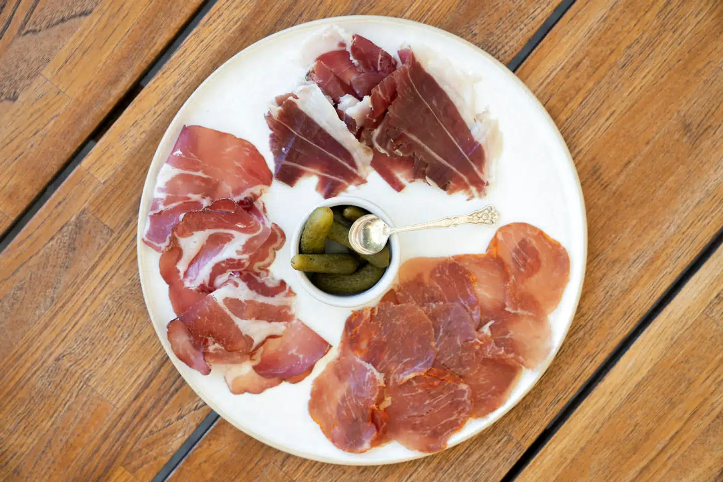 Spansk charcuteri: lomo, coppa og skinke.