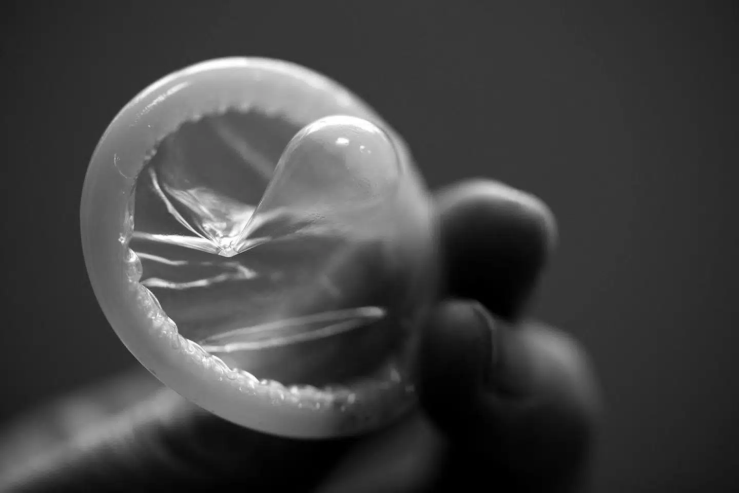 »Under alle omstændigheder er det på høje tid, at mageligheden viger for alle de reelle argumenter, der er for at eksplicitere, at enhver har et ansvar for at sikre, at den sex, man går rundt og har med andre, er lystbaseret og gensidig,« skriver Johanne Thorup Dalgaard.