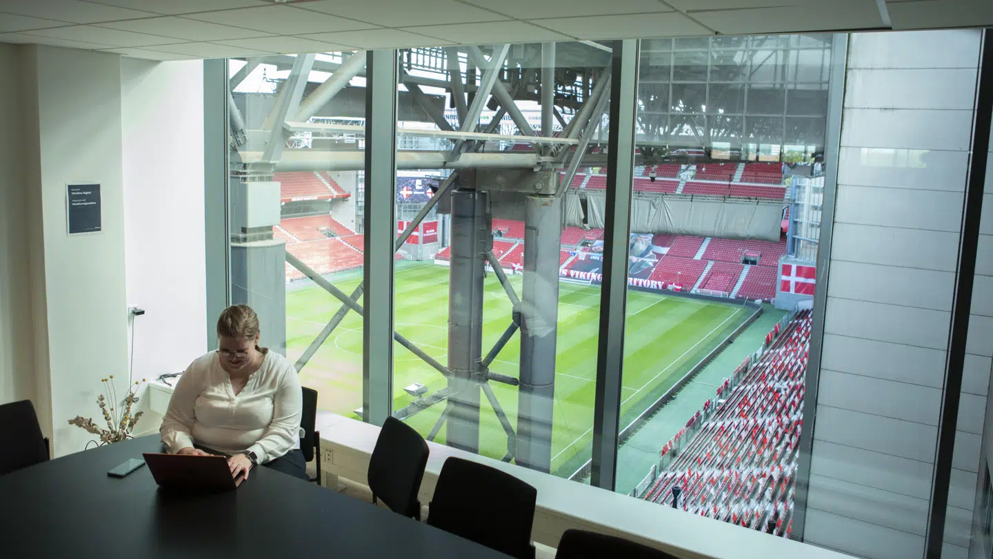 »I dag er jeg landet et rigtig godt sted og sidder i en privat virksomhed med 120 kilometer i timen,« fortæller Diana, der i starten af det nye år kunne skifte biblioteksjobbet ud med en stilling som executive assistant i det digitale marketingbureau Obsidian Digital (Foto: Frej Rosenstjerne)