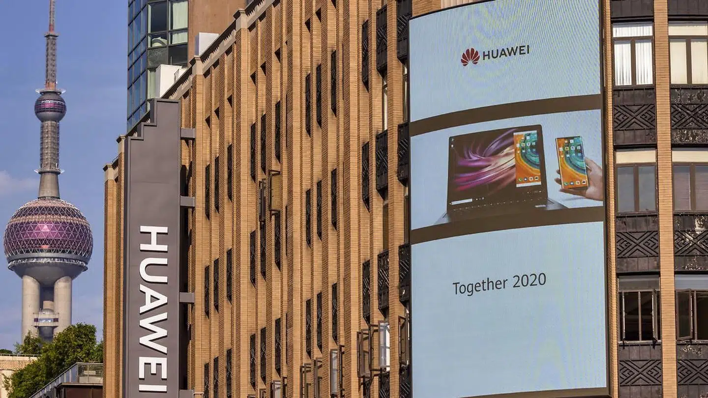 51 amerikanske teleselskaber, heraf dog kun et af de største, anvender udstyr fra den kinesiske mobilgigant Huawei.