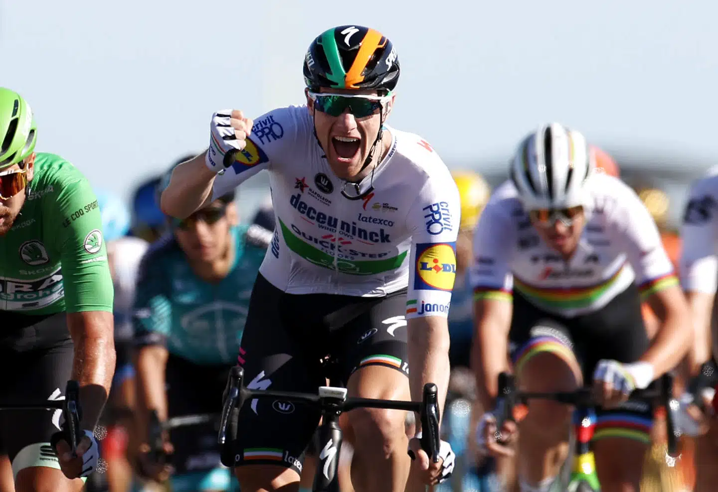 Yes! Tour-debutant Sam Bennett var tirsdag hurtigste mand på stregen, da Tour de France-feltet vendte tilbage til vejene efter en hviledag.
