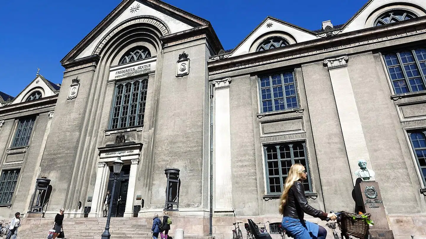 Københavns Universitet indfører nu yderligere coronarestriktioner. Billedet er fra universitetets administration på Frue Plads i København.