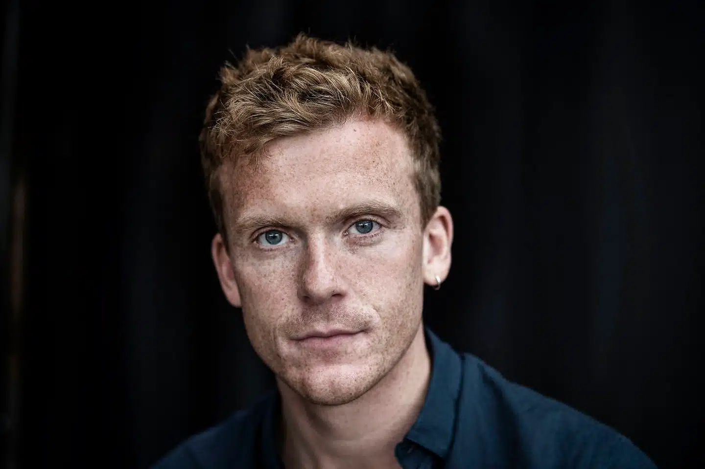 Skuespiller Morten Hee Andersen er guide, når Sort /Hvids inviterer til drømme om fremtidens utopia.