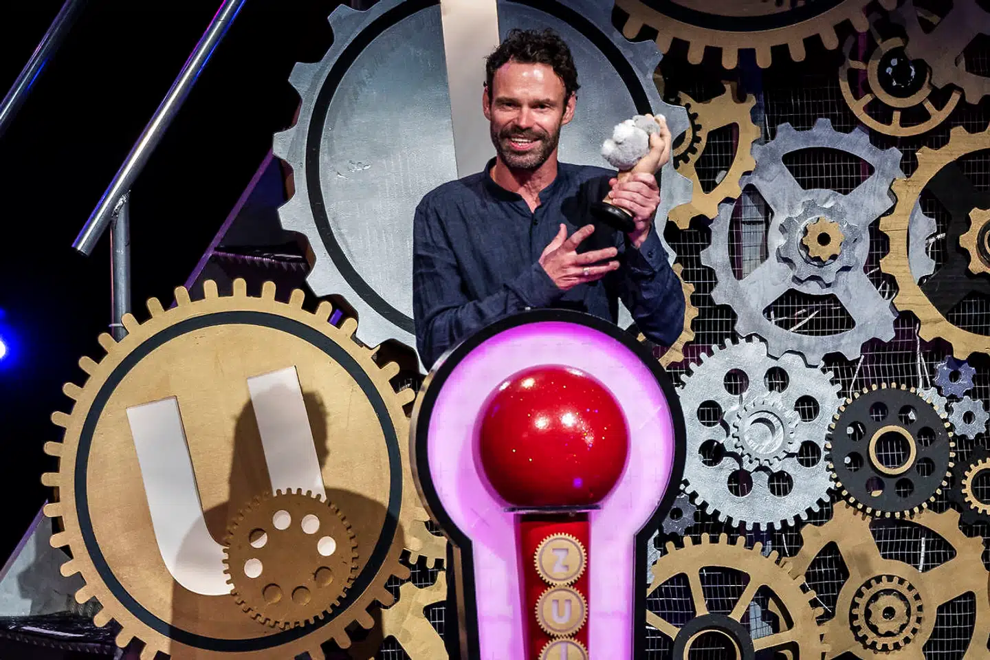 Mick Øgendahl vandt titlen »Årets kammerat« ved Zulu Comedy Galla 2020, som blev sendt søndag aften. Men Øgendahl er også næststørste ejer i ny dansk børsnotering.