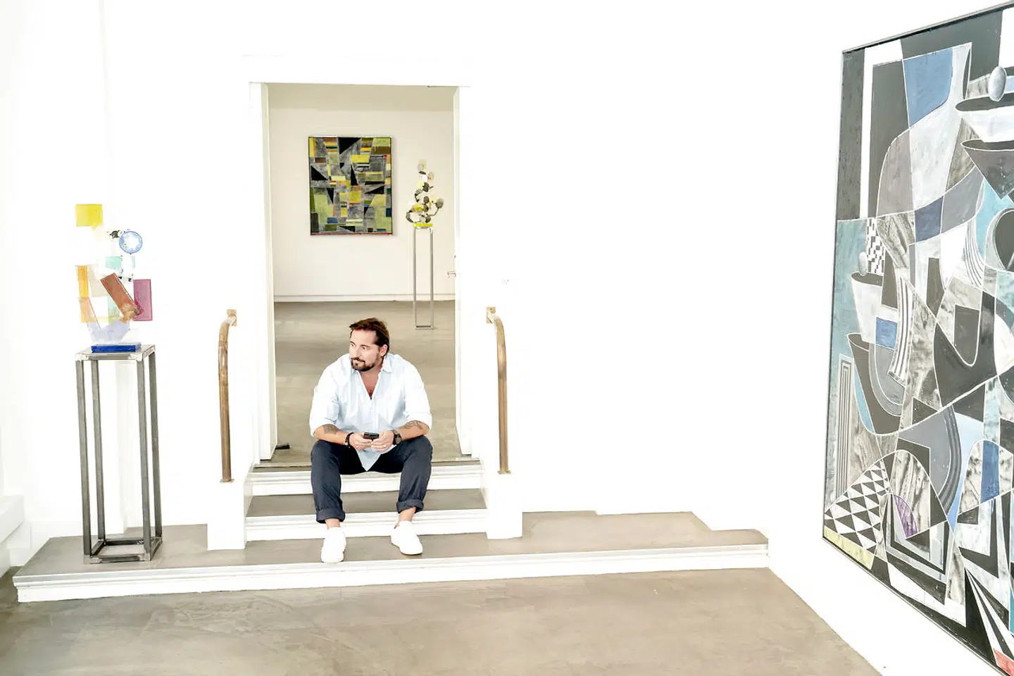 Hans Alf i sit galleri, Hans Alf Gallery, i Holbergsgade.