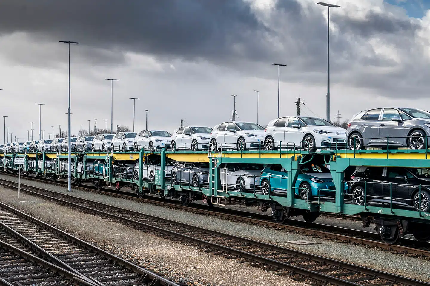 Volkswagens nye elbil, ID.3, på fabrikken i Zwickau i Tyskland, der skal producere 330.000 elbiler om året. De første modeller til levering lander i Danmark i september.