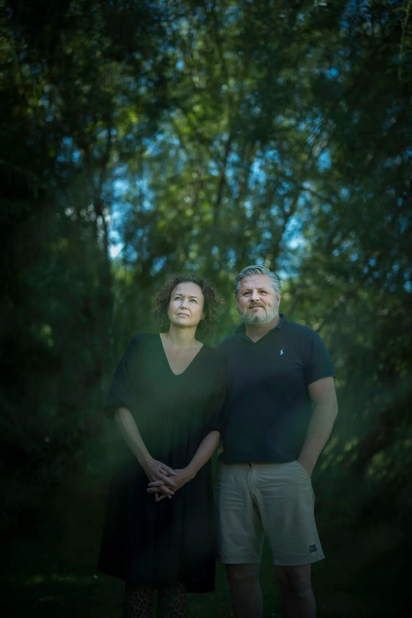 »Selvfølgelig har vi været udfordret, men vi har også en hverdag, der skal køre. Hvis man skal sige noget positivt, så er det, at der altid har været nogen herhjemme for vores børn. Der er også familier, der bliver skilt, fordi den ene part altid er på arbejde,« siger Nicolai og Karina Stokholm.