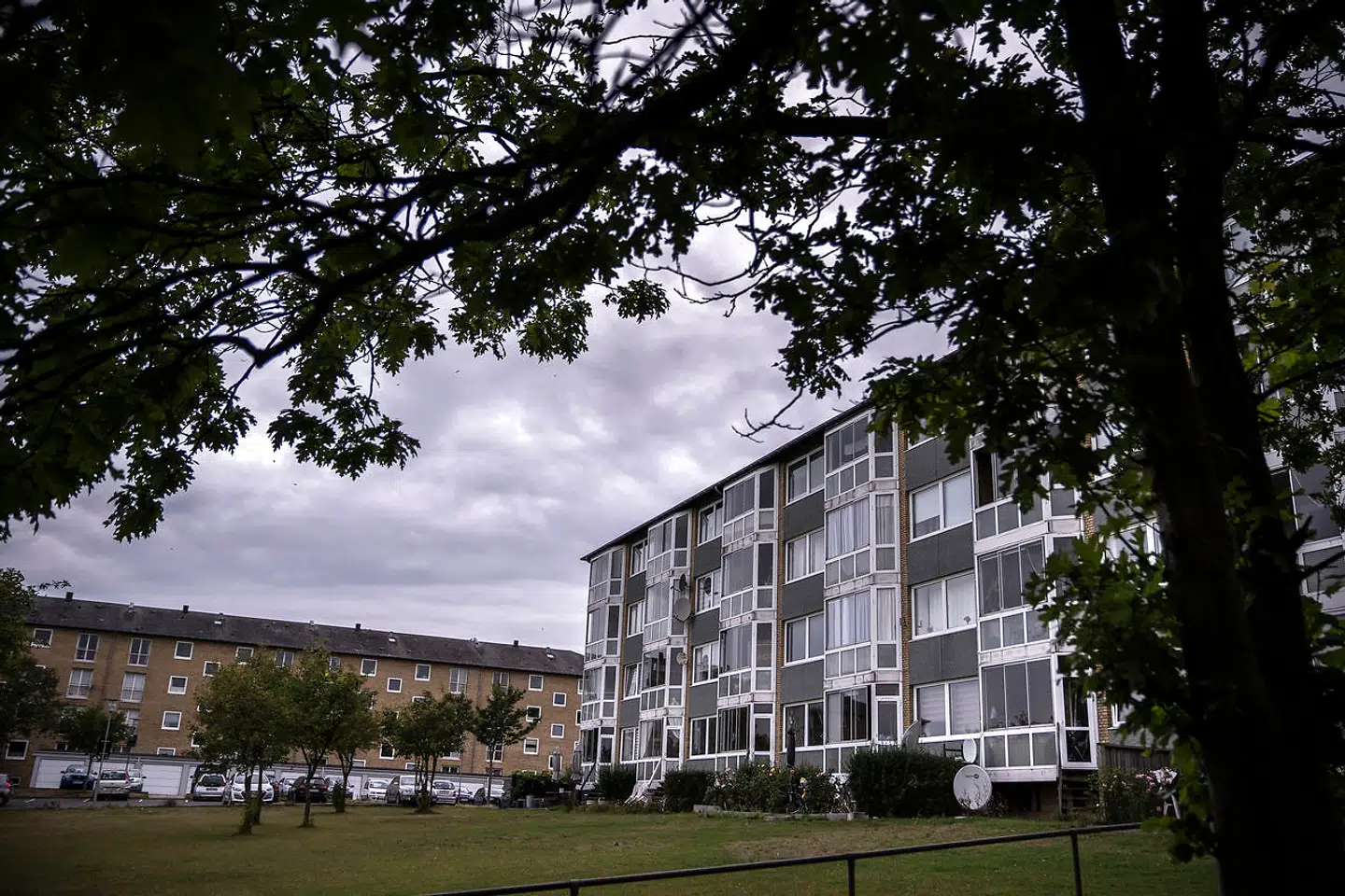 Kvarteret omkring Motalavej i Korsør har længe været belastet af en bandekrig i området mellem to rivaliserende familier. Nu får de fint besøg.