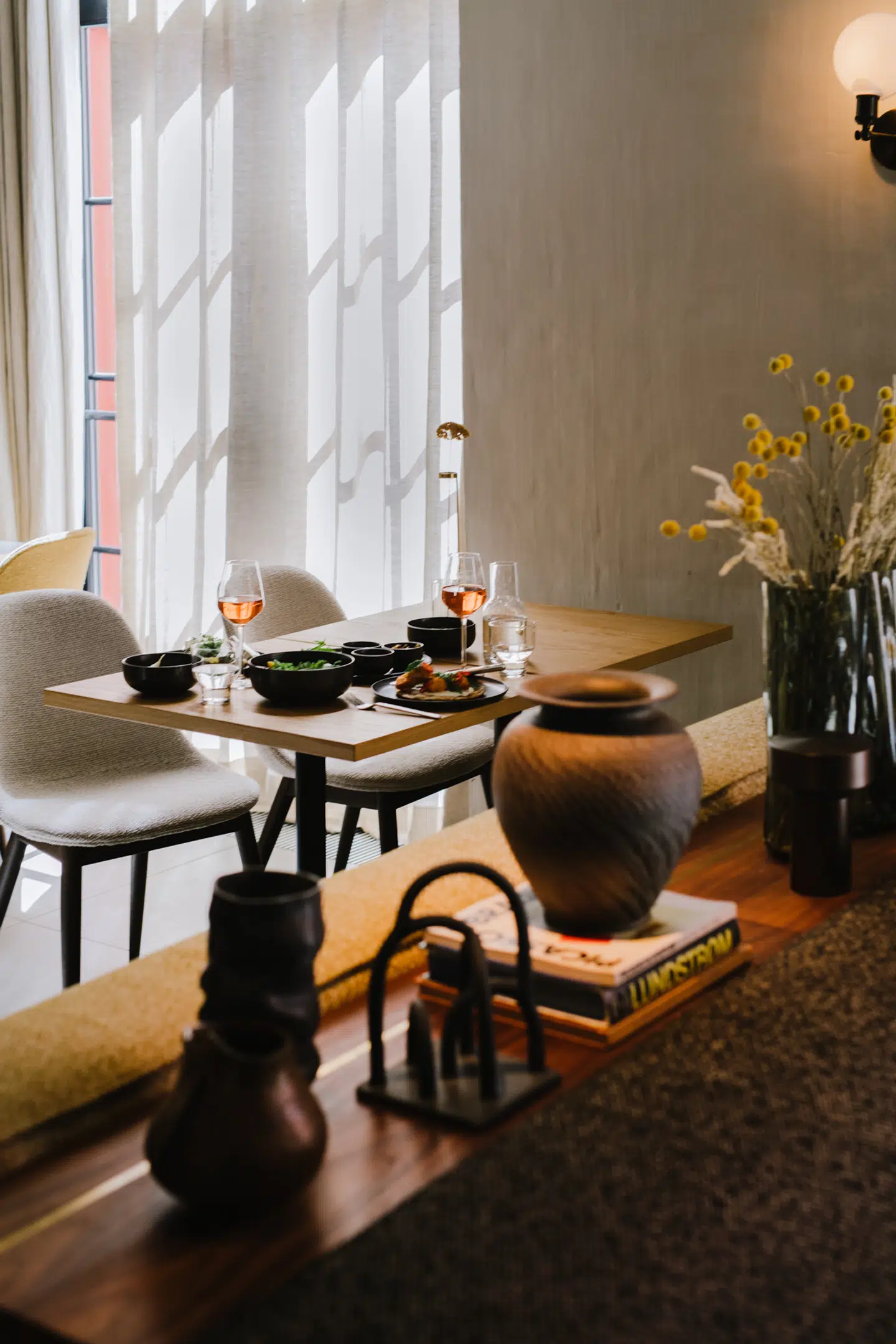 Loui holder til på The Audo i Nordhavn, der er en kombination af hotel, showroom og kontorer.