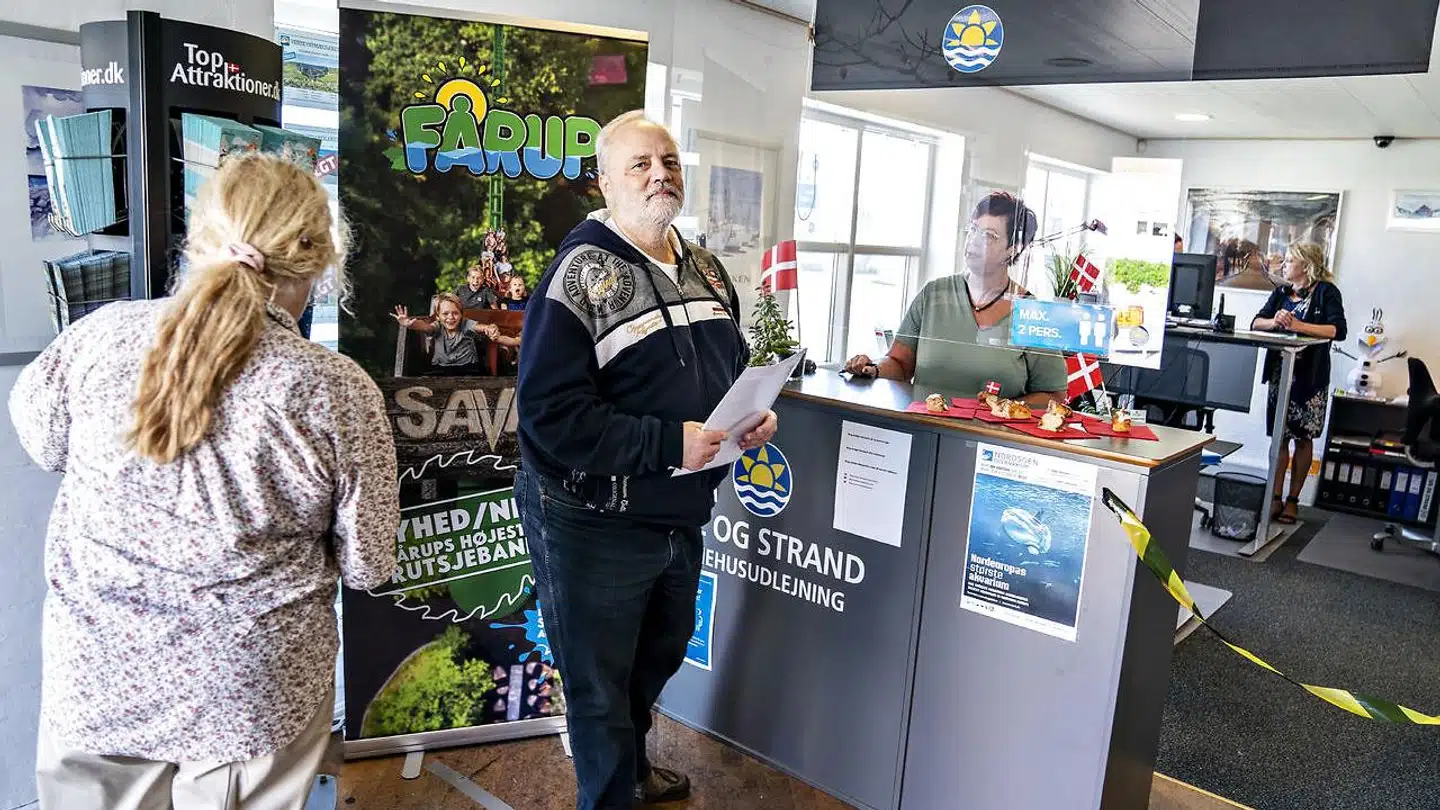 Det har været rigtigt populært for danskerne at holde sommerferie herhjemme i år. Udlejningen af feriehuse slår rekord i år.