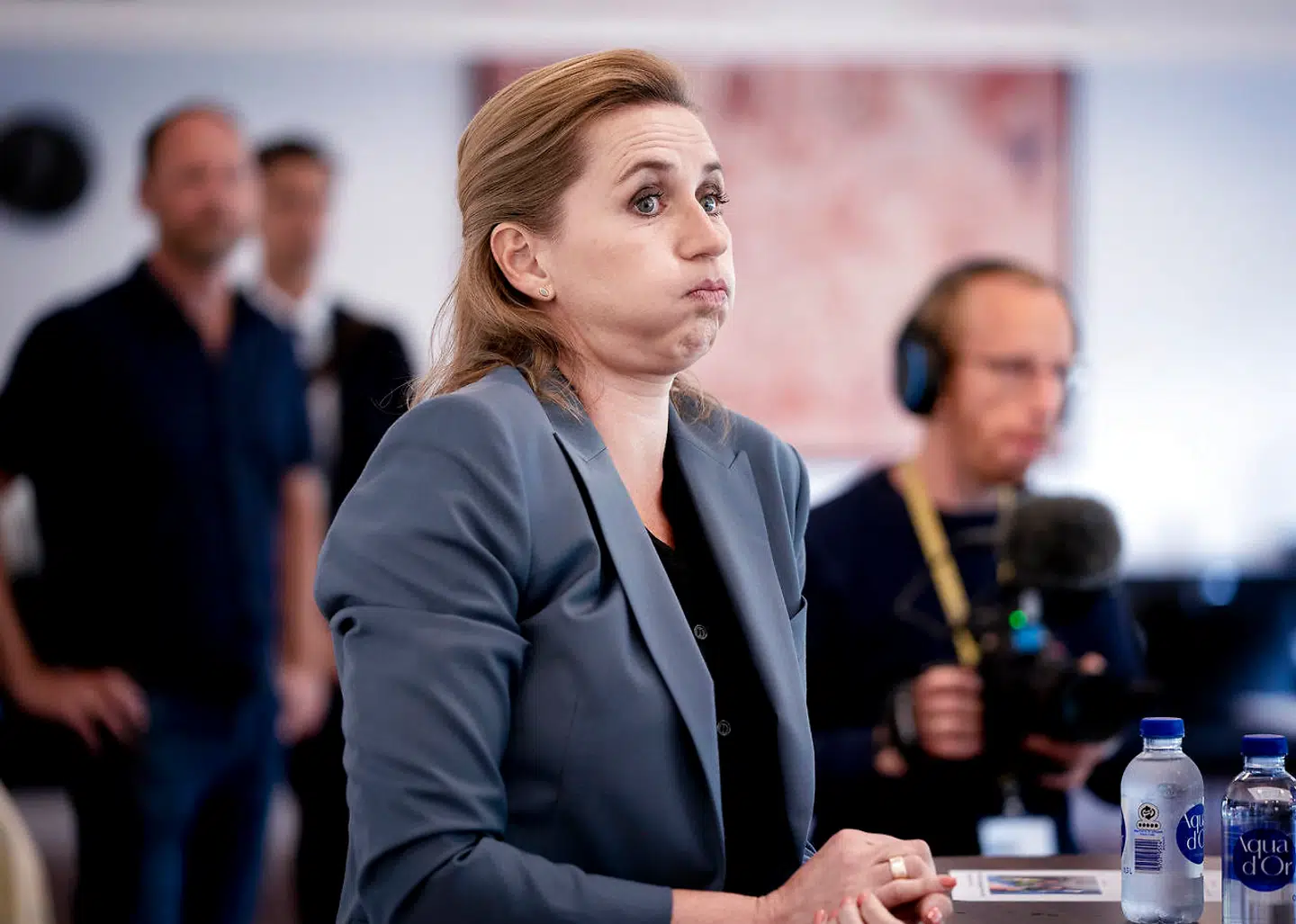 Regeringspartiet Socialdemokratiet og Venstre holder i øjeblikket vejret. Ingen er til at komme i kontakt med, når det handler om partiernes ståsted i spørgsmålet om rituelle omskæringer af drengebørn.