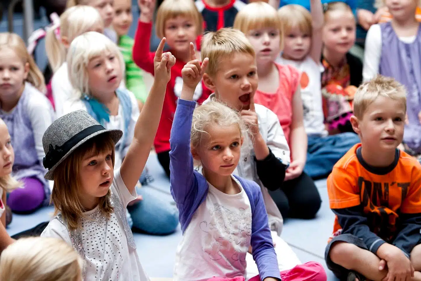 Forældre bør ikke holde deres børn hjemme fra skole, lyder det fra den øverste sundhedschef i Storbritannien.