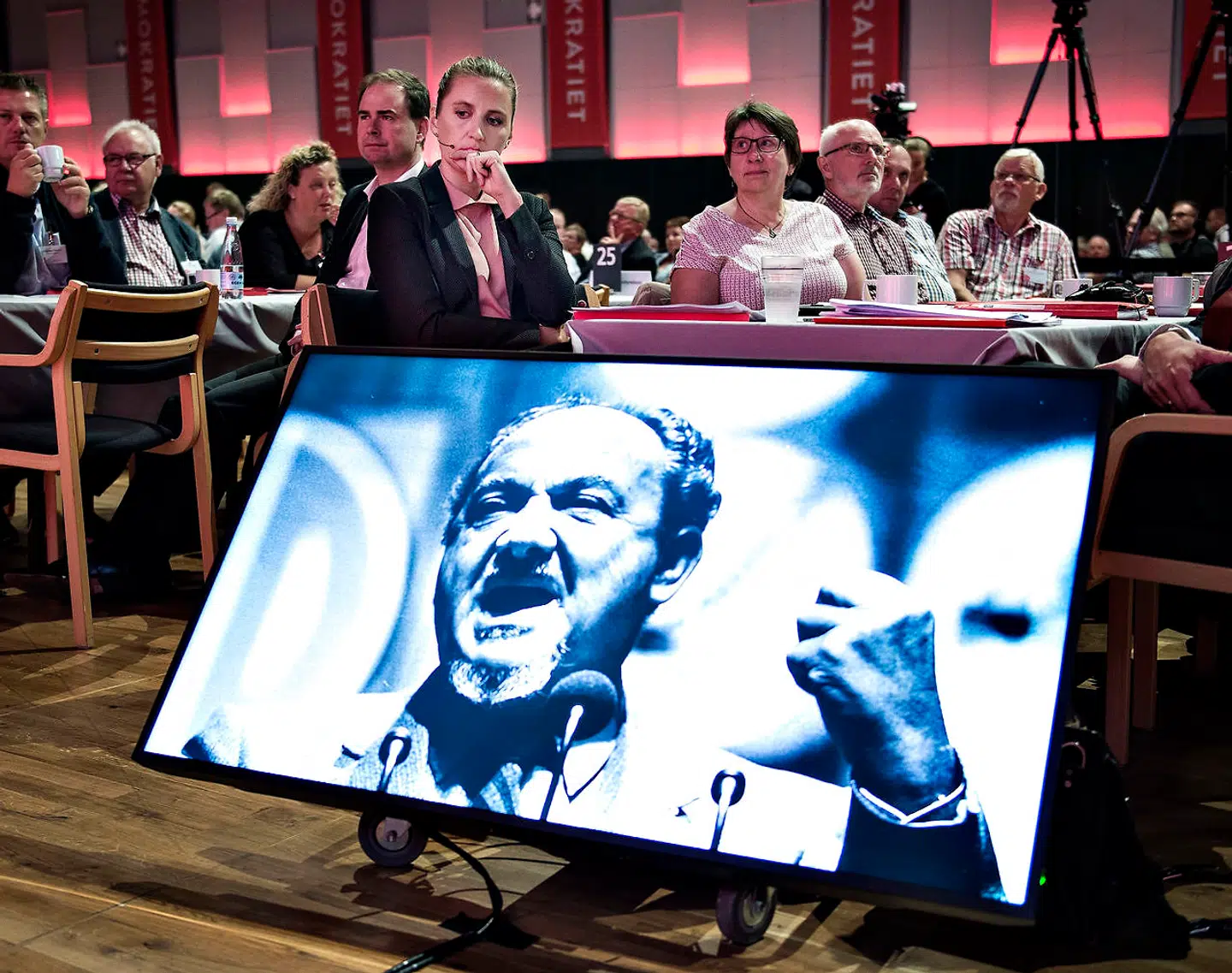 »Danskerne fortjener ikke ti års Anker Jørgensen-politik, inden den borgerlige fornuft igen indfinder sig. Og derfor påhviler det nu os borgerlige at bygge et projekt sammen, der hurtigst muligt kan sende Anker Jørgensen-politikken derhen, hvor den hører hjemme: På historiens mødding,« skriver Alex Vanopslagh.