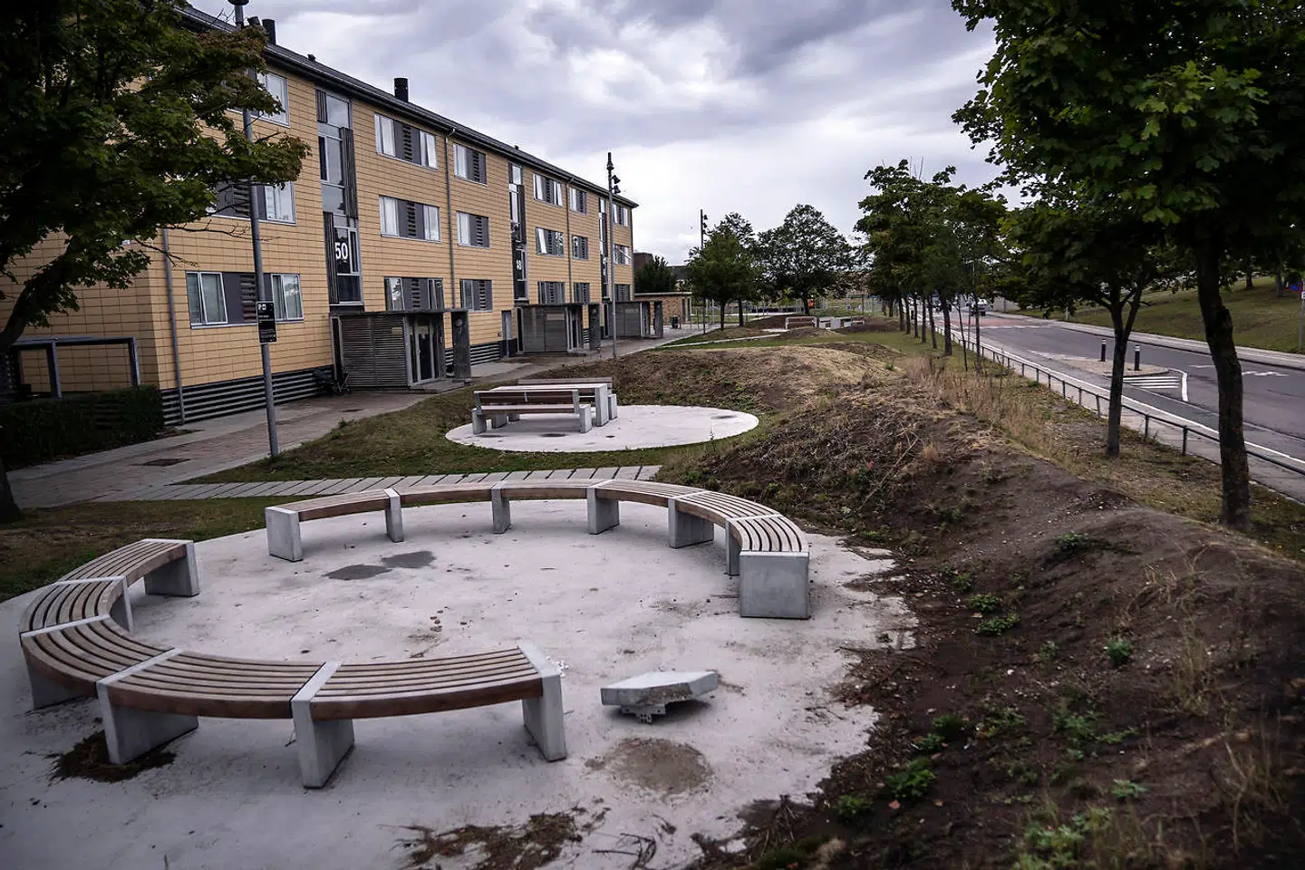 Kvarteret omkring Motalavej i Korsør har længe været belastet af en konflikt i området mellem to rivaliserende familier. Familierne bor på hver sin side af Motalavej.