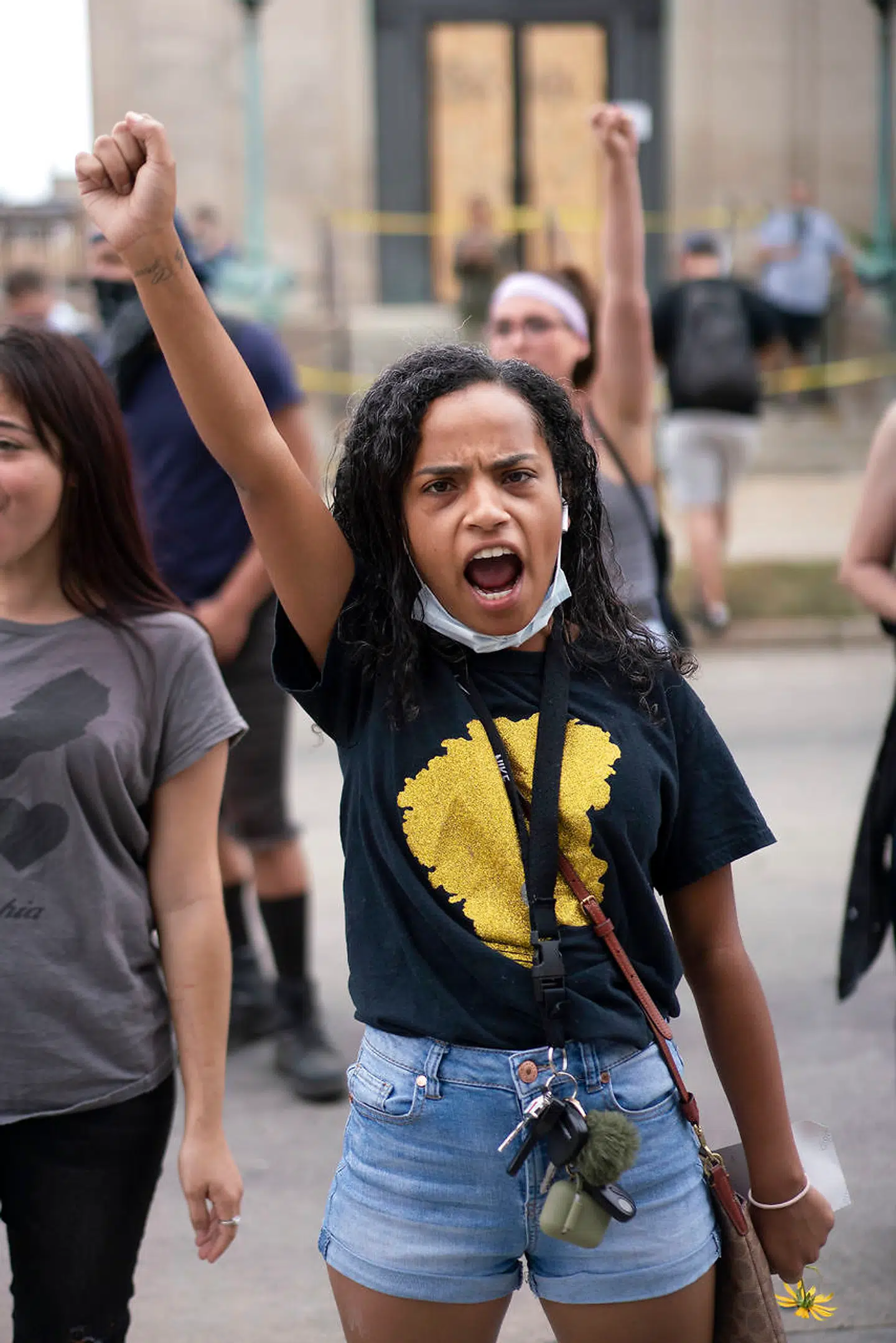 En ung Black Live Matter-demonstrant råbte slagord imod Donald Trump under hans besøg i Kenosha.