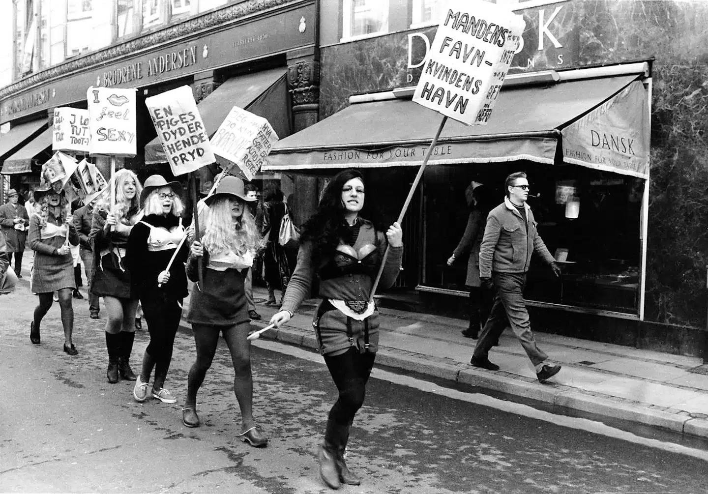 En piges dyd er hendes fryd: Rødstrømpedemonstration på Strøget i København, 1970.