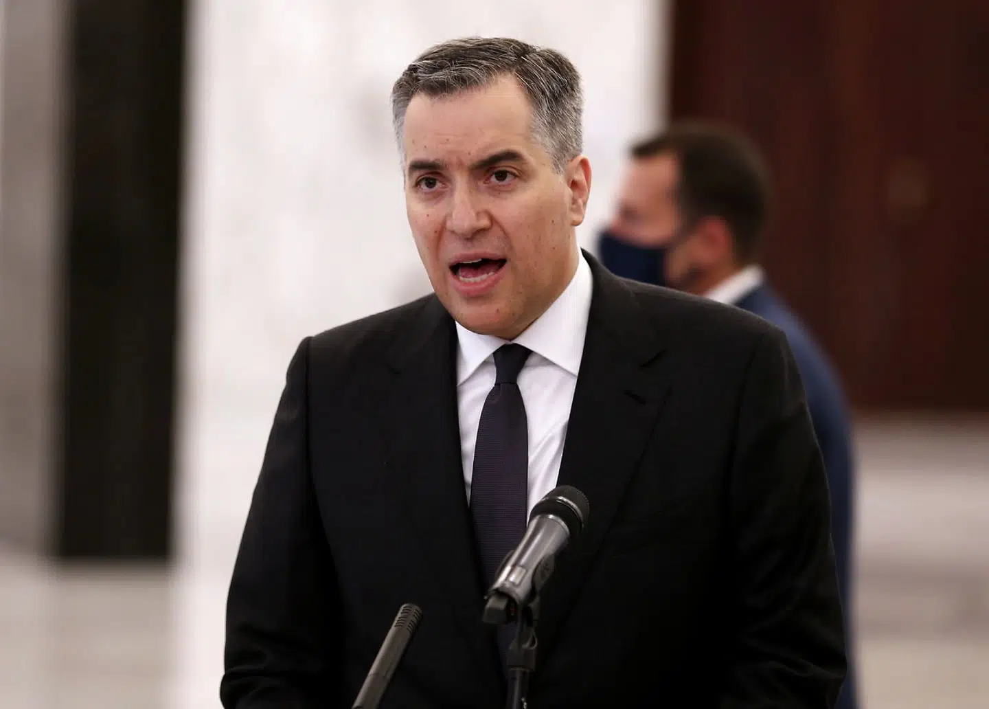 Libanons nye premieminister, Mustafa Adib, blev nomineret til posten, 24 timer inden han mandag fik den. Han lover, at han vil i stå i spidsen for en teknokratisk regering, som vil vedtage nødvendige reformer hurtigt.