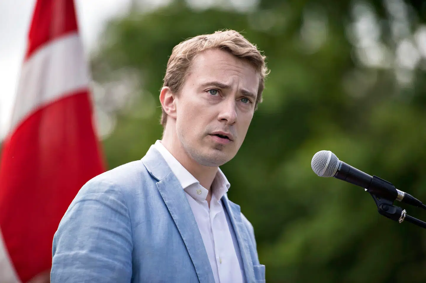 »DR spillede jo en central rolle i at få et rødt flertal ved folketingsvalget – og dermed Mette Frederiksen gjort til statsminister. På den baggrund er det vel kun naturligt, at regeringen giver returkommission – og at pengene falder umiddelbart inden næste folketingsvalg,« siger Morten Messerschmidt.