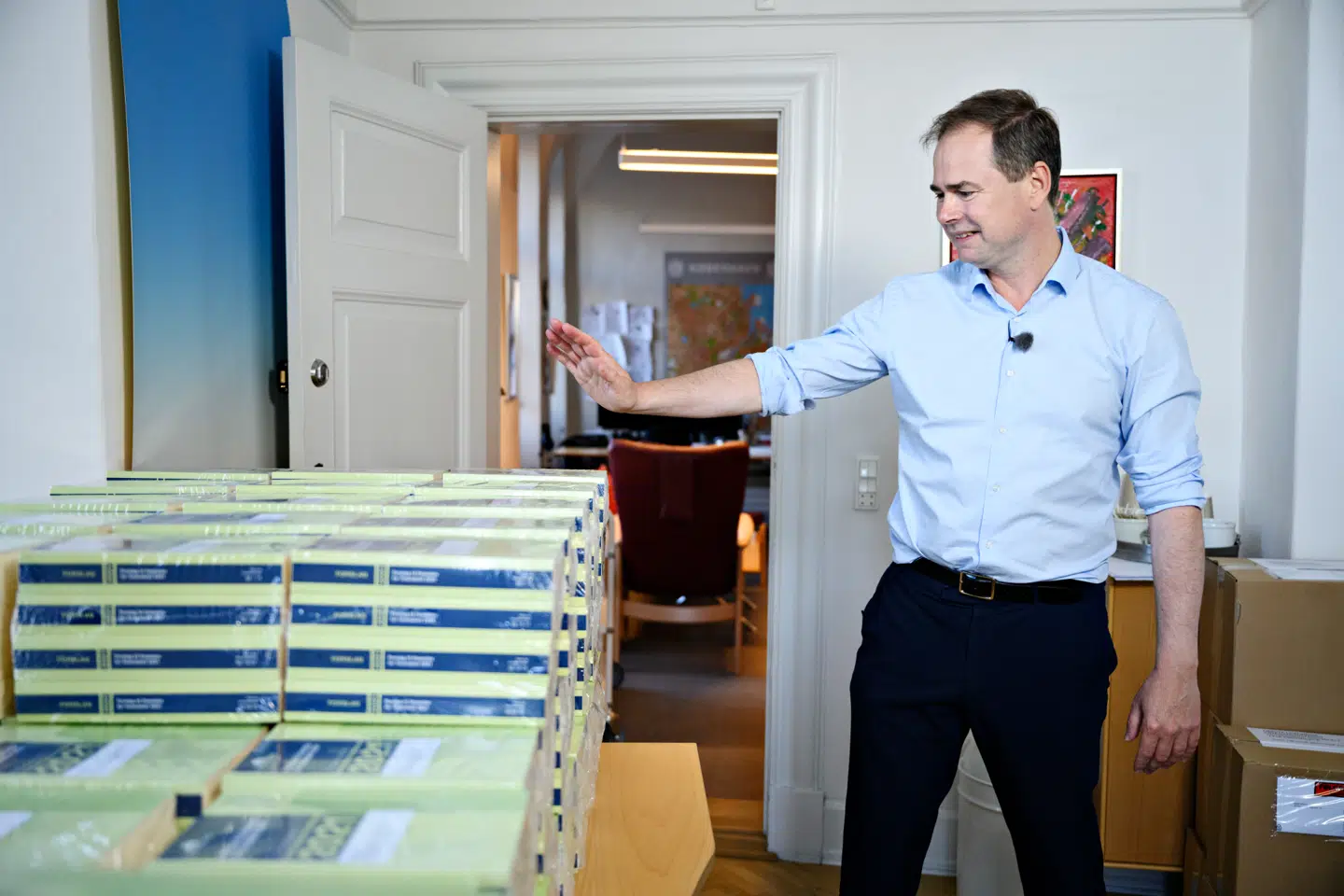 Før finansminister Nicolai Wammen (S) senere på mandagen kan præsentere regeringens forslag til finansloven for 2021, viste nye tal fra Danmarks Statistik, at dansk økonomi skrumpede med 6,9 procent i andet kvartal.