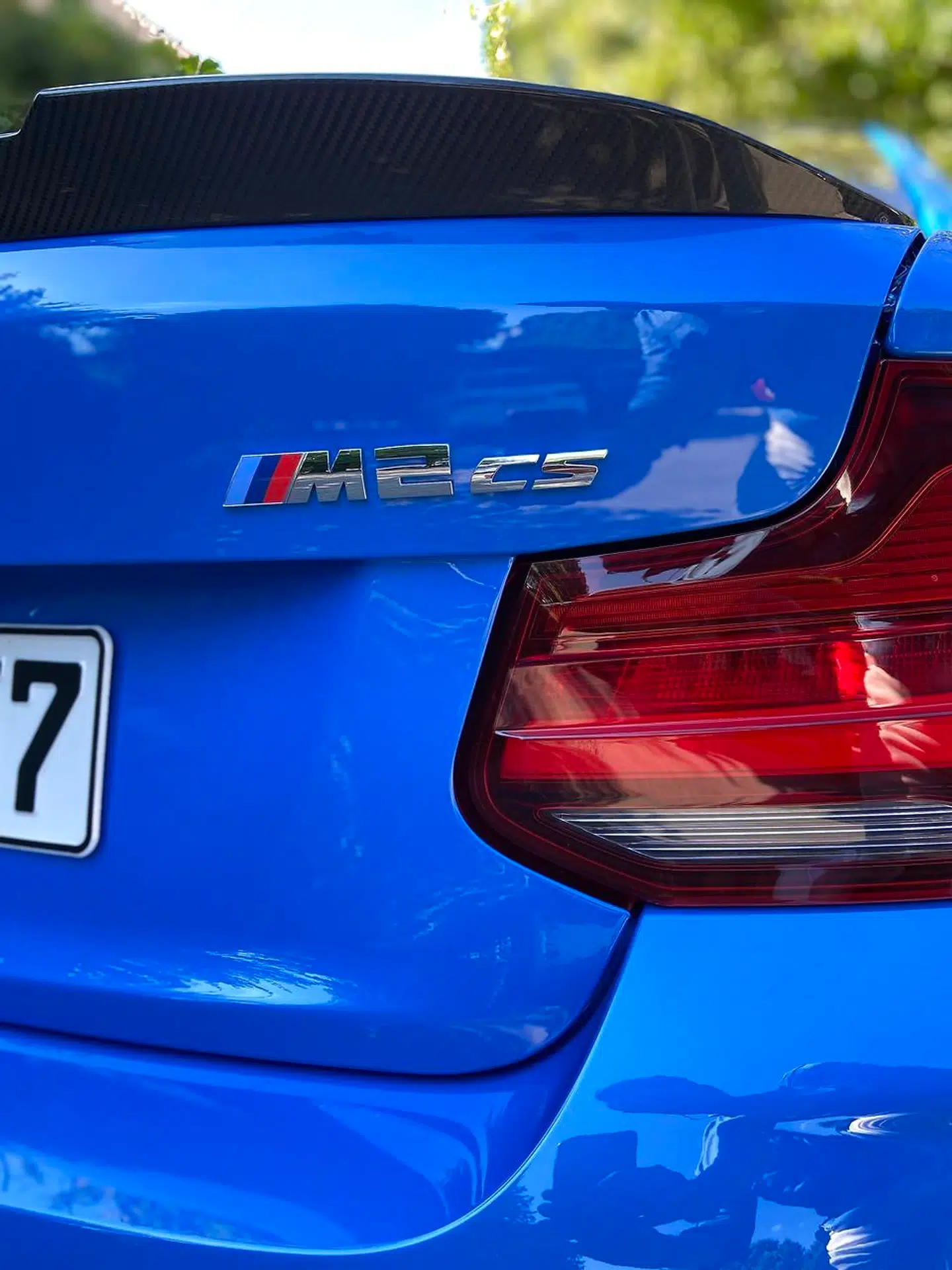 CS er en forkortelse for Club Sport og betyder i BMW-regi, at bilen er lettere og en endnu mere kompromisløs køremaskine.