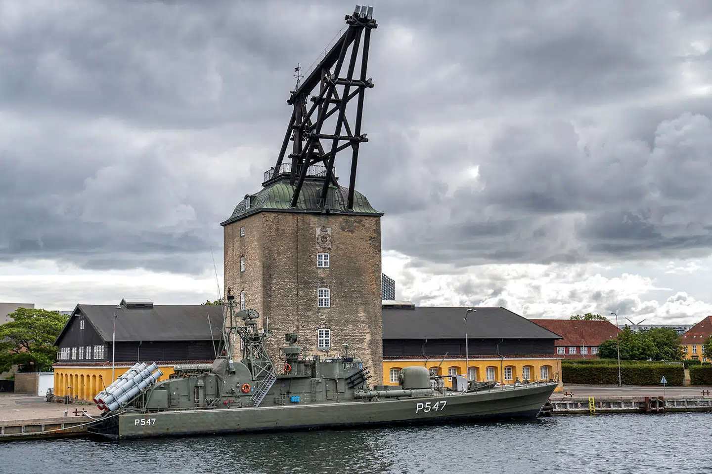 Mastekranen er opført fra 1748-50 og blev anvendt til at sætte mast på skibene. Som led i et museumsbesøg kan man komme op i toppen og få en glimrende udsigt over byen.