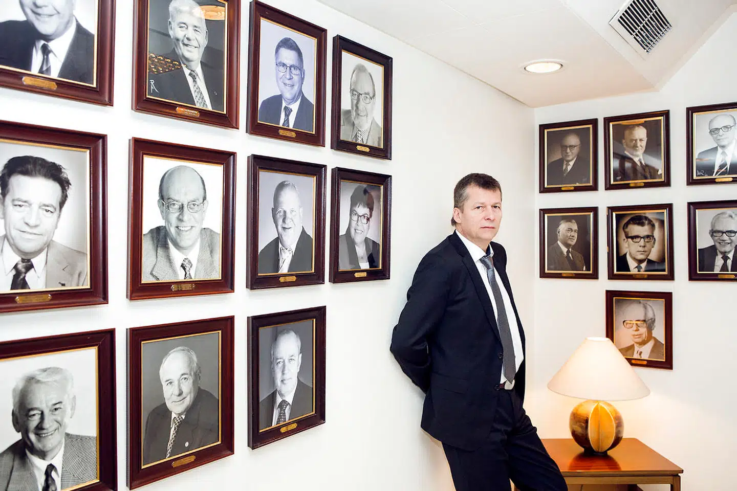 Arbejdernes Landsbanks direktør, Gert Jonassen. Sådan ser en klog, men ukollegial tøsedreng ud.