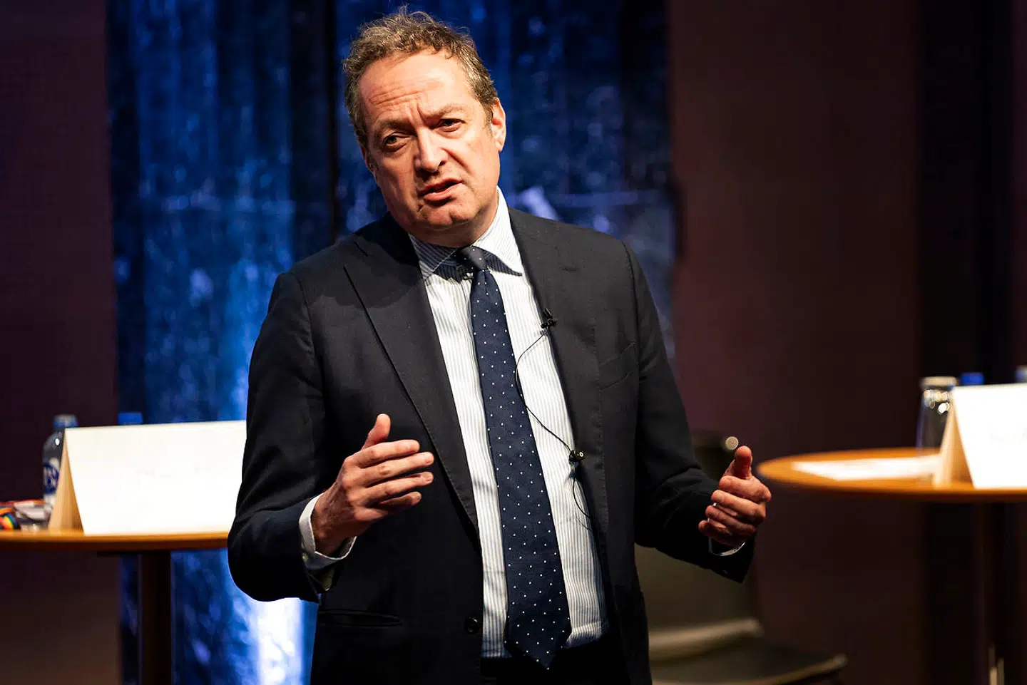 Topchef i Danske Bank, Chris Vogelzang, glæder sig over, at han er kommet af med fjolserne i banken.