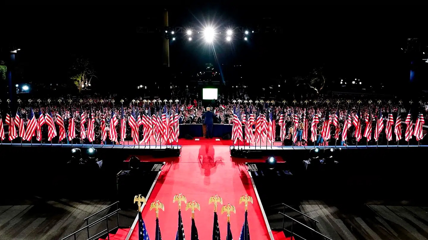 Præsident Donald Trump holdt sin nomineringstale fra Det Hvide Hus' plæne, hvilket er stik imod reglerne om, at politiske partimøder skal afholdes af partiet og på neutral grund. Nu, hvor Donald Trump har anvendt Det Hvide Hus som bagtæppe for sin tale, er spørgsmålet, om fremtidige siddende præsidenter – uagtet partifarve – vil gøre det samme.