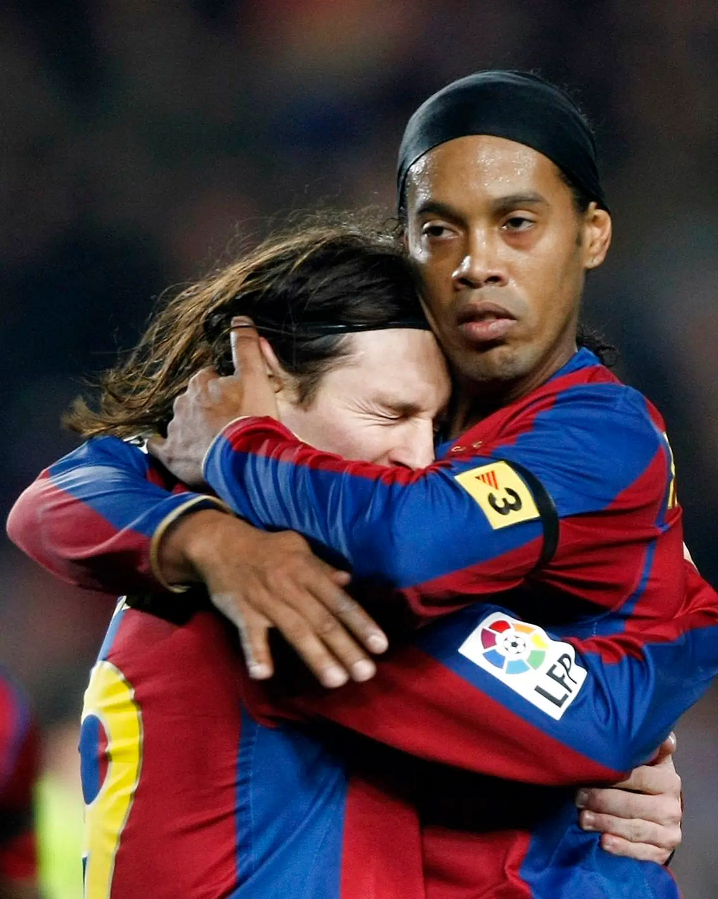 Lionel Messi debutterede som 17-årig i 2004 i en kamp mod Espanyol. Året efter bed han sig fast i førsteholdstruppen som den daværende stjerne Ronaldinhos protegé. Siden har han været fast mand i startopstillingen, når han ikke var skadet.