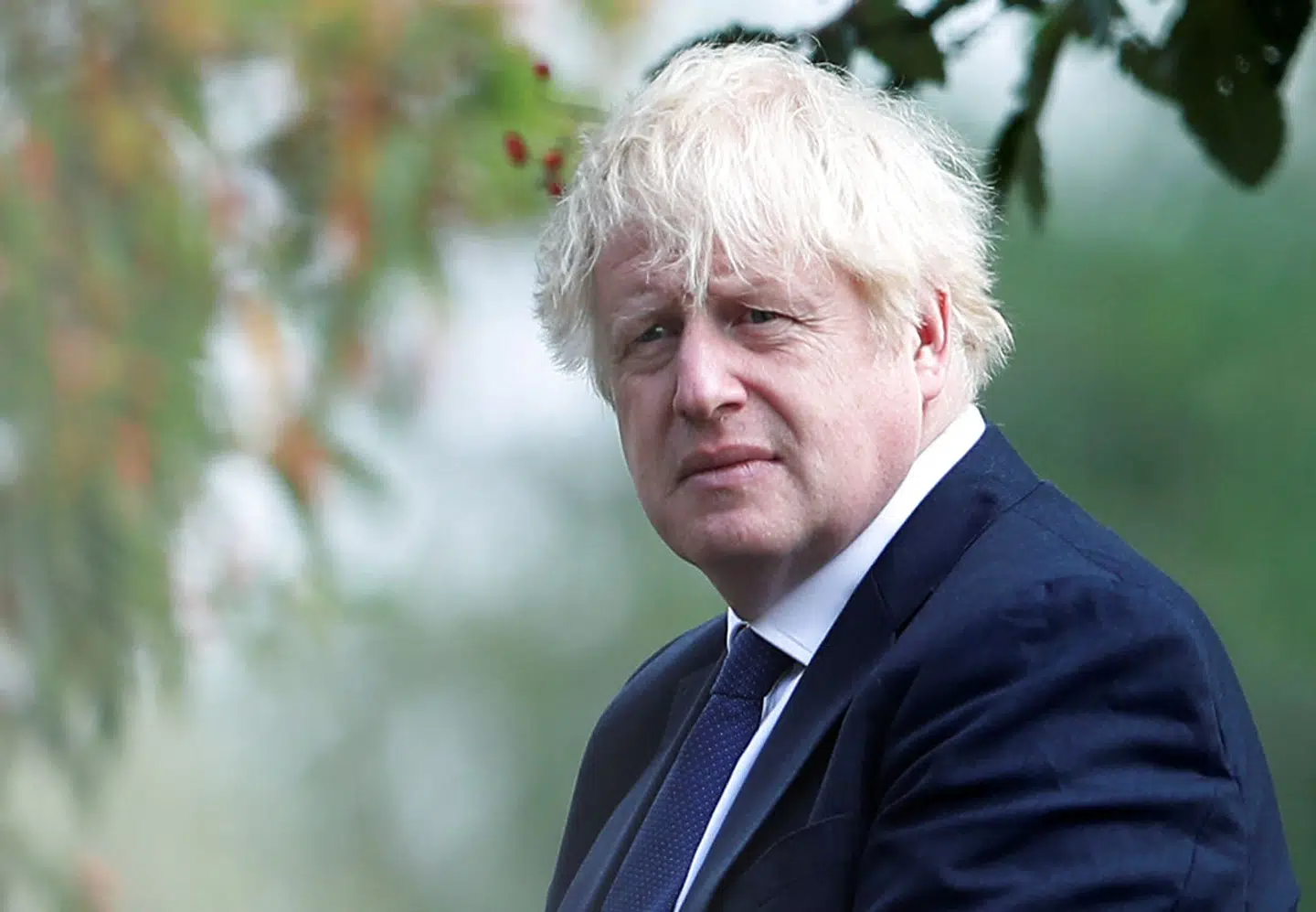 Premierminister Boris Johnson foretager en U-vending og er nu fortaler for, at landets skoleelever skal bruge mundbind.
