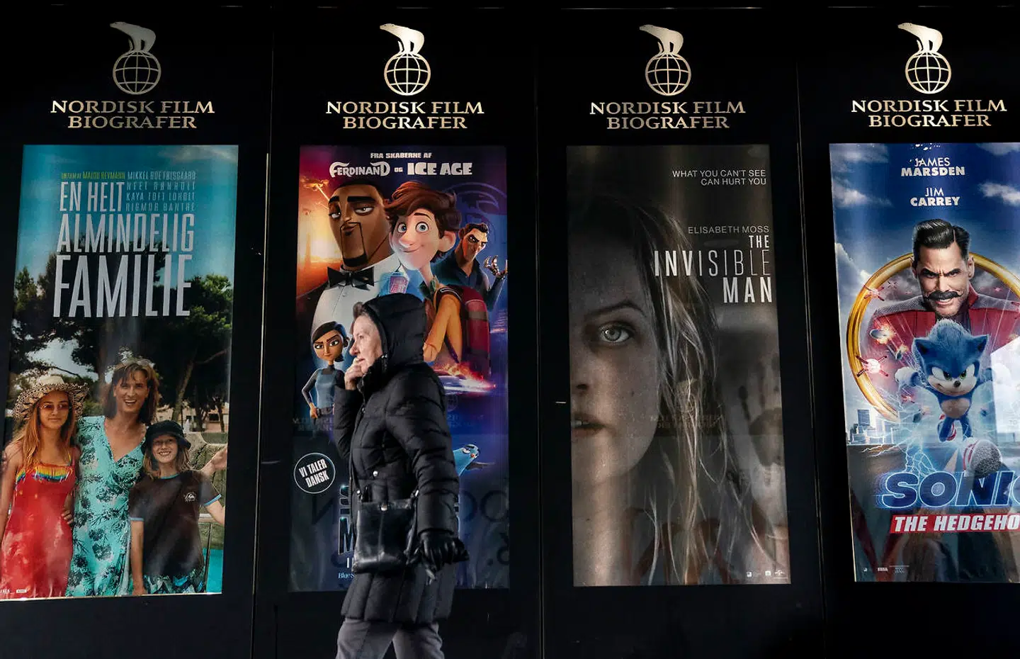 »Det er meget kritisabelt og under al kritik. Da jeg hørte om fejlen, tænkte jeg, at så er der da lys for enden af tunnellen. Nu ser jeg mere realistisk på, om der overhovedet kommer noget ud af de forhandlinger,« siger Annette Sønder Nielsen, der er direktør i Kino Den Blå Engel i Kalundborg. Ligesom flere andre af sine kollegaer håber hun på økonomisk kompensation.