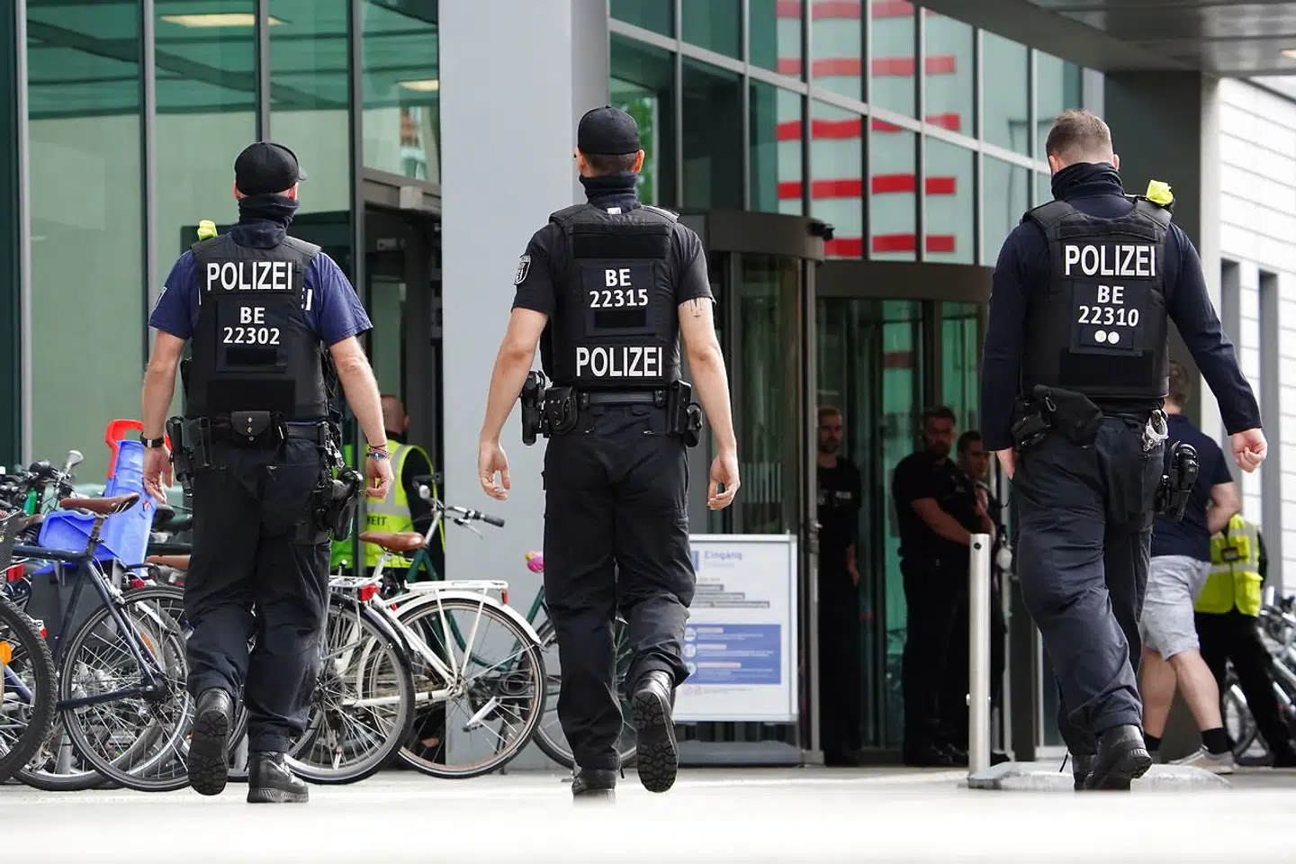 De tyske myndigheder har iværksat omfattende sikkerhedsforanstaltninger i forbindelse med Aleksej Navalnyjs indlæggelse.