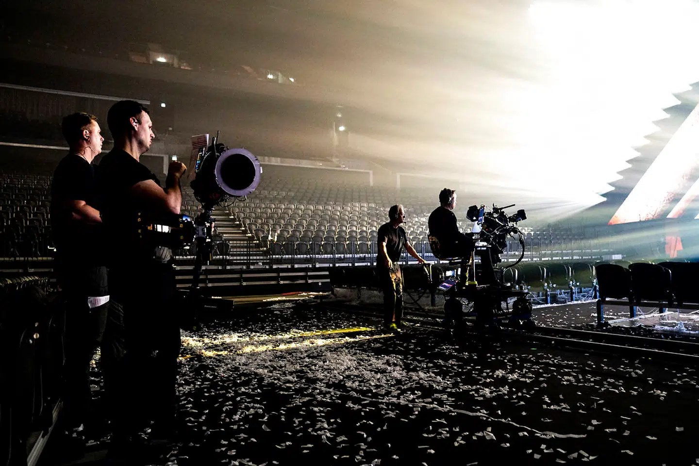 Et bredt flertal i Folketinget er klar til at videreføre de eksisterende hjælpepakker for de brancher, der er allerhårdest ramt af coronasitutionen. Det er dog en dårlig idé, lyder det nu fra en af regeringens egne eksperter.